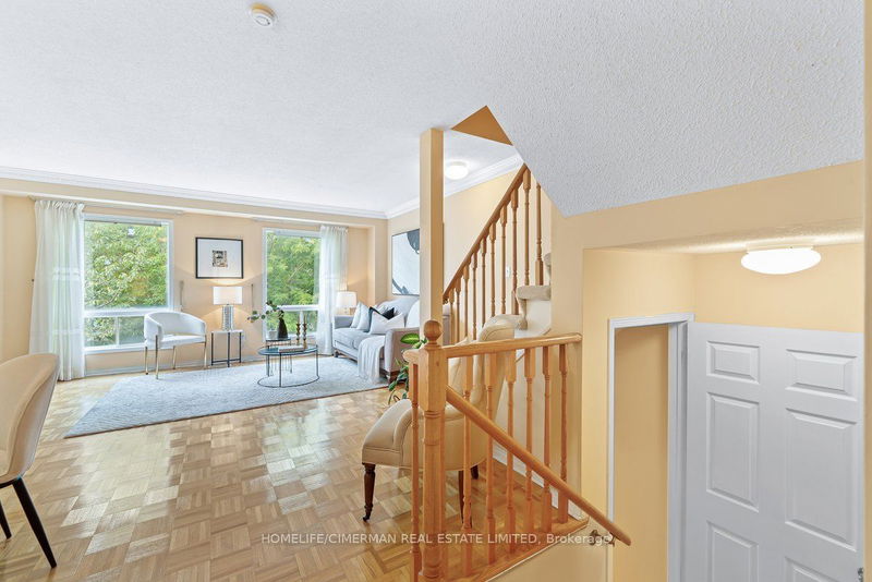 39 Vanity Cres  Richmond Hill, L4B 4E5 | Image 3