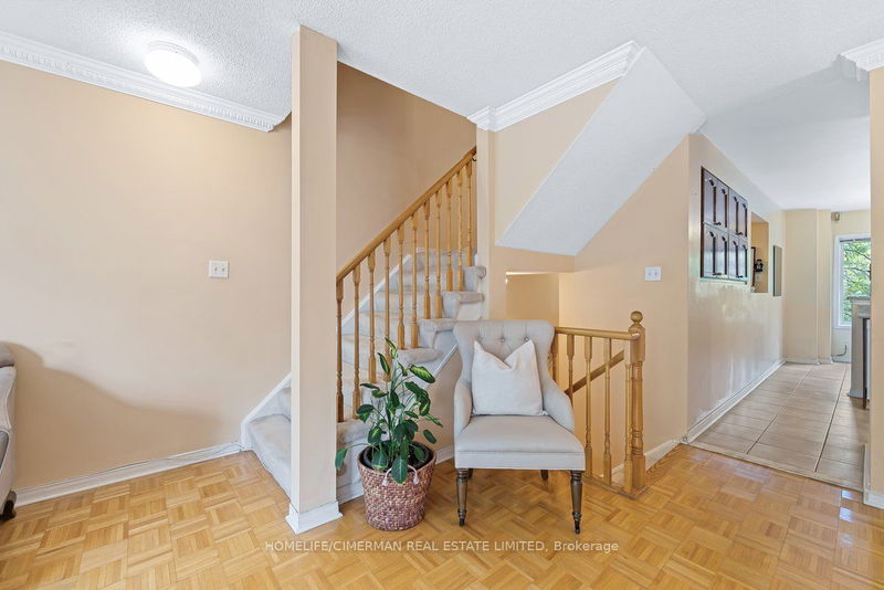 39 Vanity Cres  Richmond Hill, L4B 4E5 | Image 4