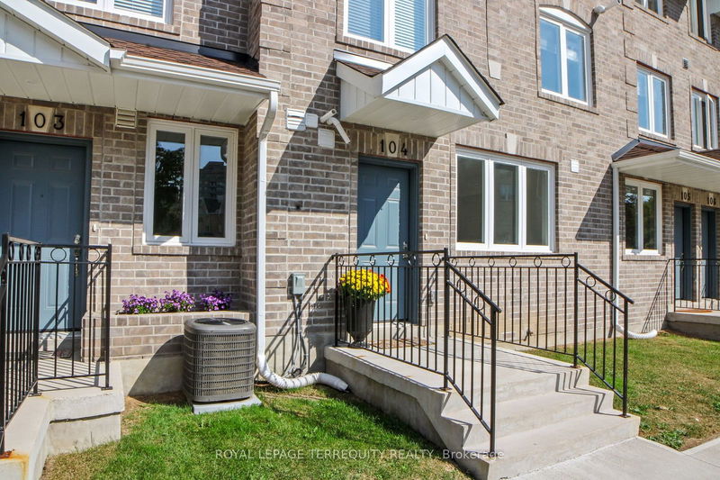  104 - 75 Weldrick Rd  Richmond Hill, L4C 0H9 | Image 3