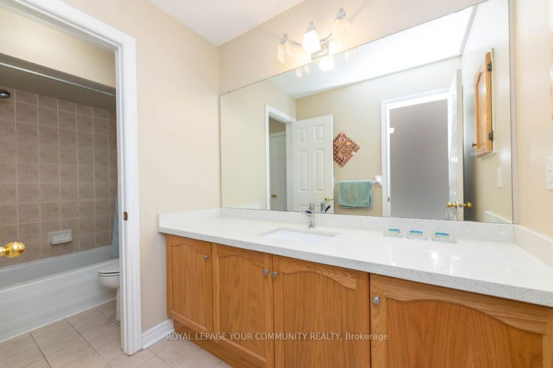 21 Baywell Cres  Aurora, L4G 7M7 | Image 19