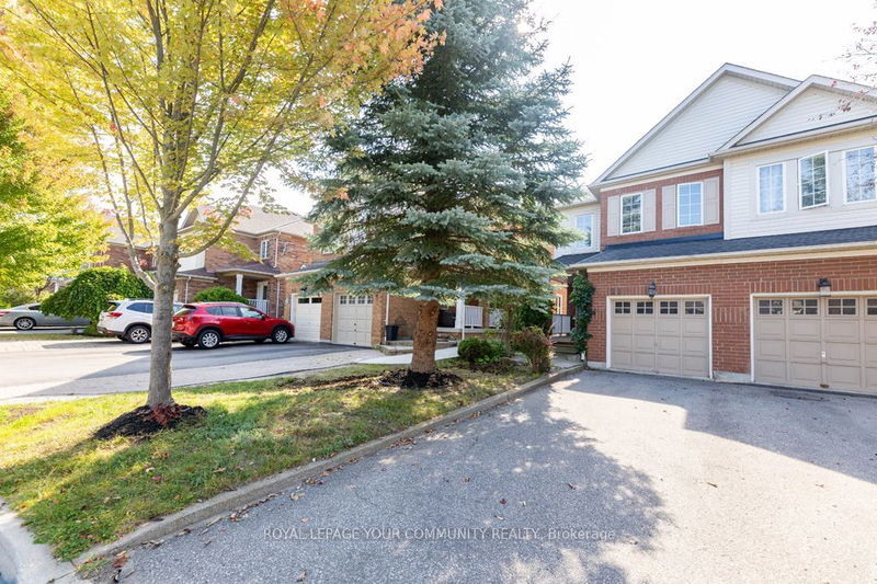 21 Baywell Cres  Aurora, L4G 7M7 | Image 2