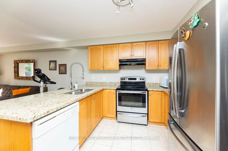 21 Baywell Cres  Aurora, L4G 7M7 | Image 9