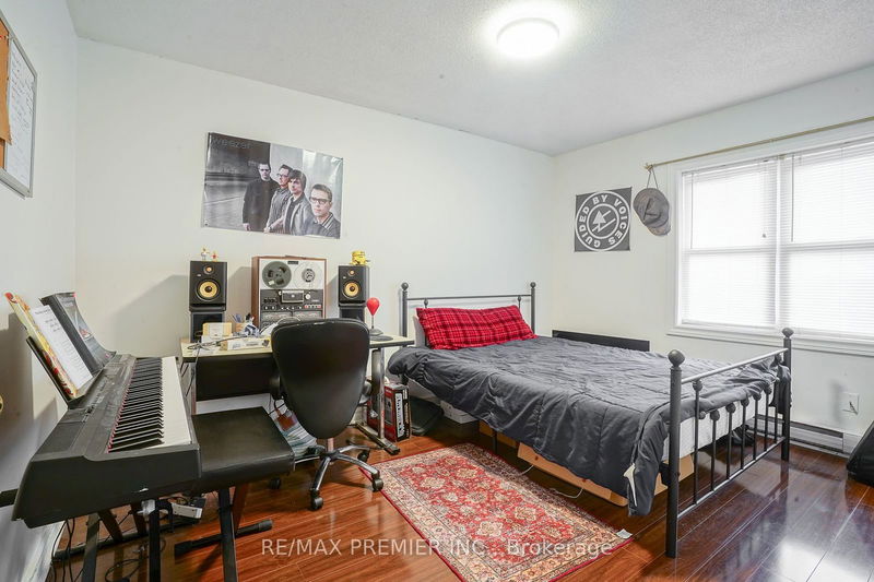 644 Srigley St  Newmarket, L3Y 1W9 | Image 21