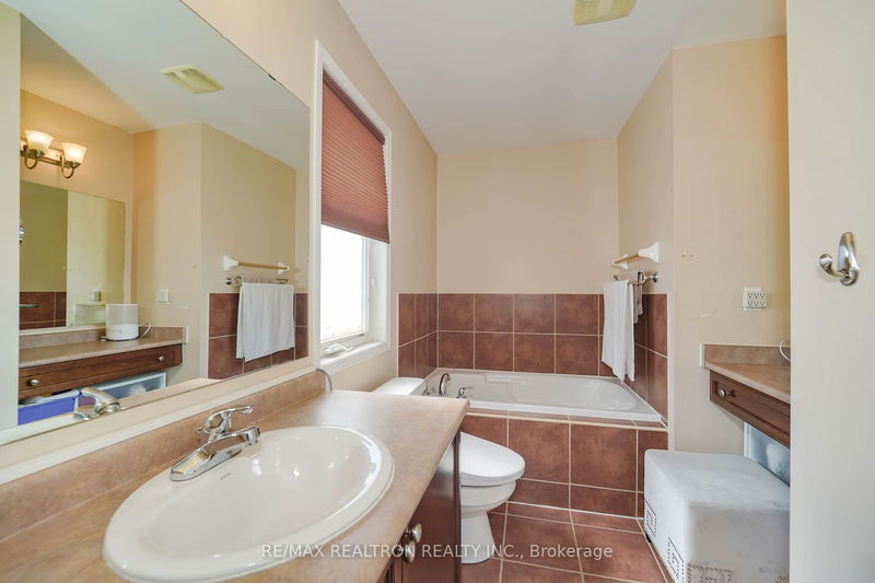 7 Rock Garden St  Markham, L6B 0J6 | Image 25