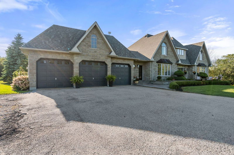 42 Fairbairn Gate W East Gwillimbury, L0G 1R0 | Image 2