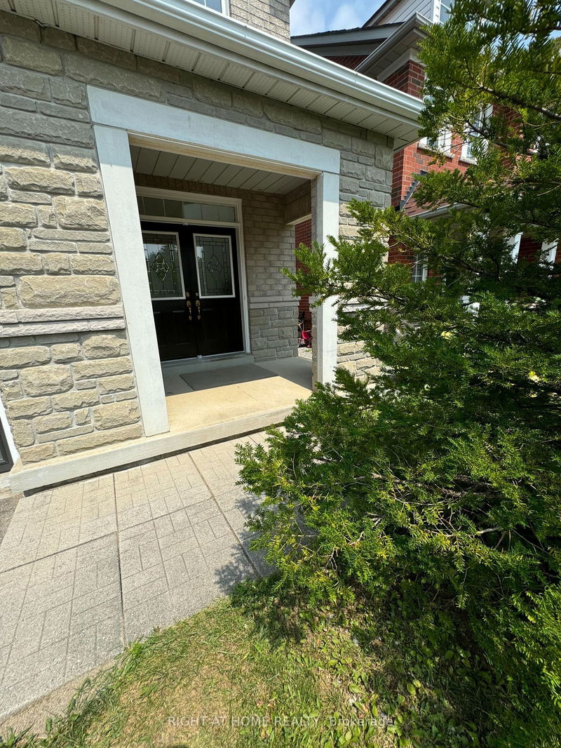 44 Canyon Hill Ave  Richmond Hill, L4C 9T5 | Image 2