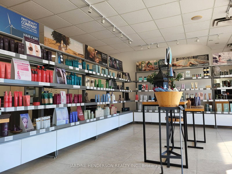 203-205 - 5892 Main St, Whitchurch-Stouffville, L4A 2S8 | Image 3