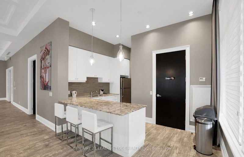  325 - 7 BOND Cres  Richmond Hill, L4E 1E6 | Image 34