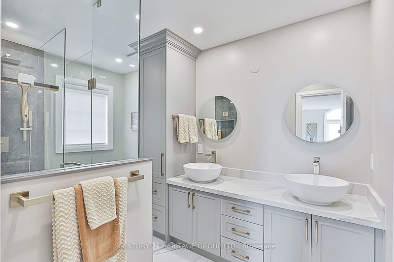 63 Lady Karen Cres  Vaughan, L6A 4M3 | Image 22