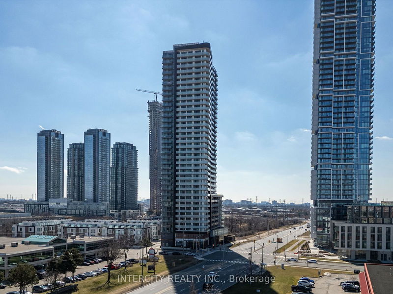 home for lease on 2206-7895 Jane Street