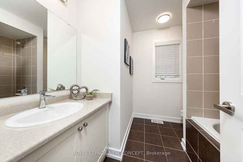 343 Luck Crt  Newmarket, L3X 0J5 | Image 29