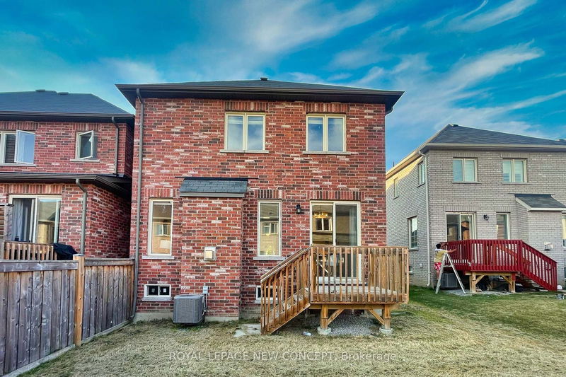 343 Luck Crt  Newmarket, L3X 0J5 | Image 37