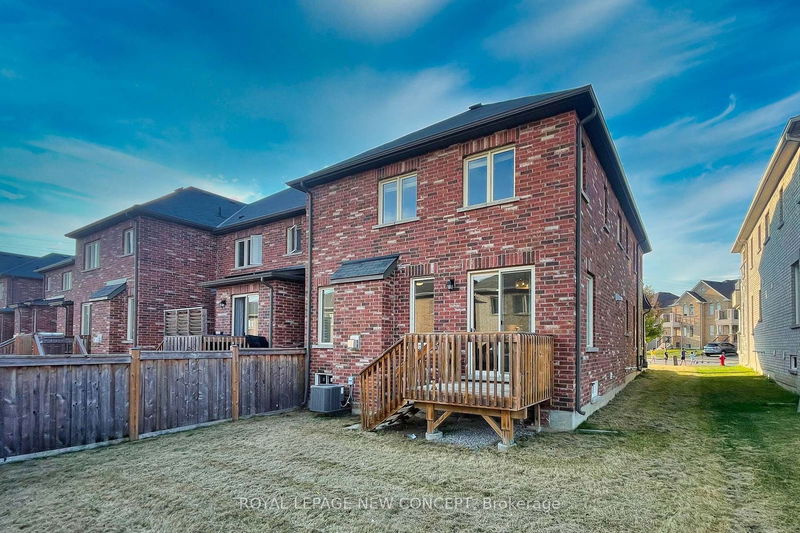 343 Luck Crt  Newmarket, L3X 0J5 | Image 38