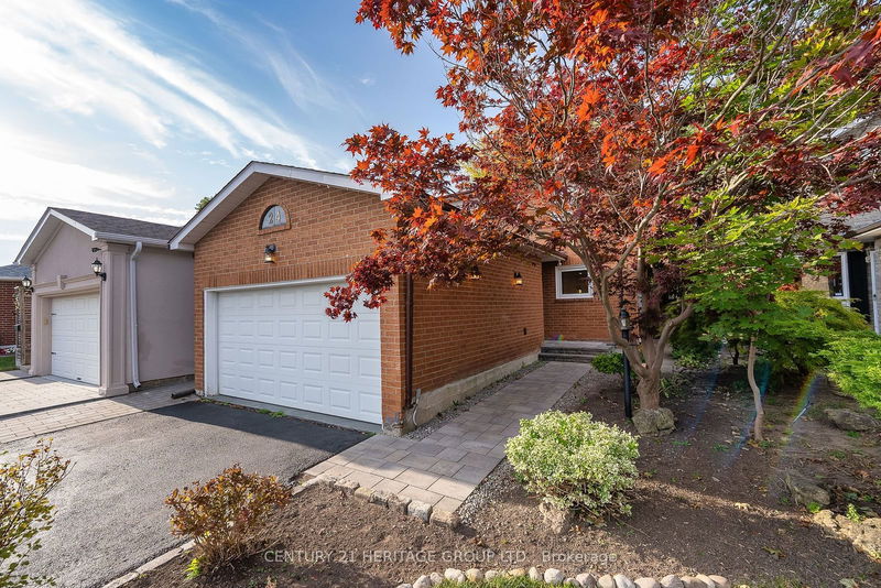 24 Gray Cres  Richmond Hill, L4C 5V5 | Image 2