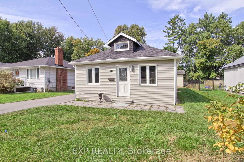 210 Bayview Ave, Georgina, L4P 2T2 | Image 3