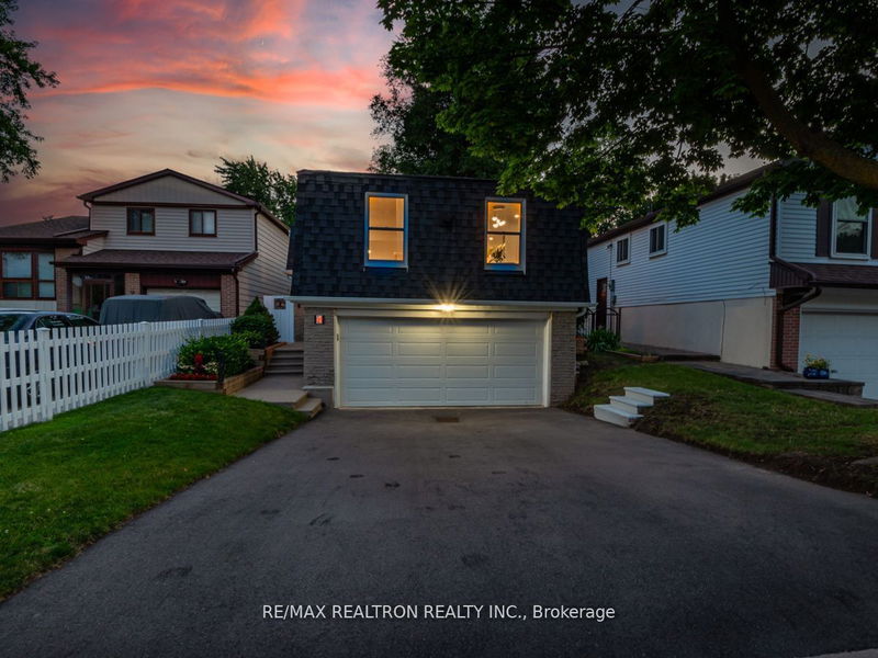 4 Plaisance Rd  Richmond Hill, L4C 5B5 | Image 2