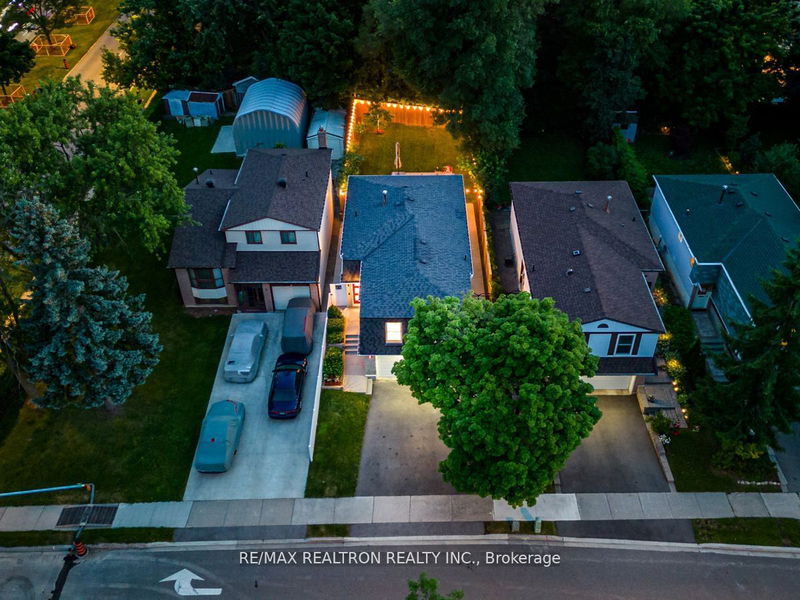 4 Plaisance Rd  Richmond Hill, L4C 5B5 | Image 20