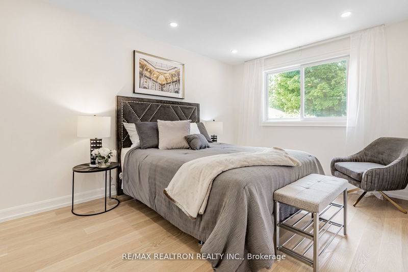 4 Plaisance Rd  Richmond Hill, L4C 5B5 | Image 22