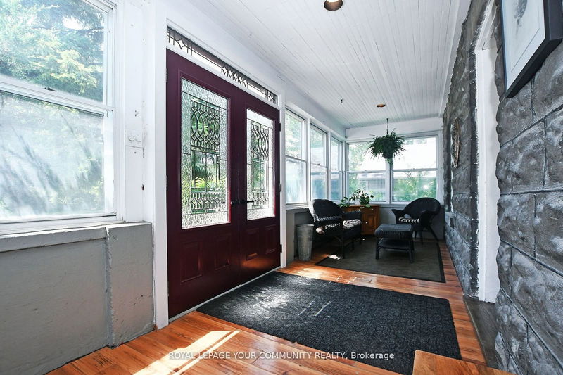 111 Edward St  Aurora, L4G 1W1 | Image 3