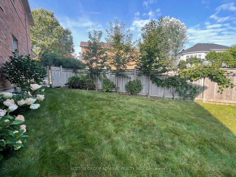 68 Canelli Heights Crt  Vaughan, L4J 8V5 | Image 26