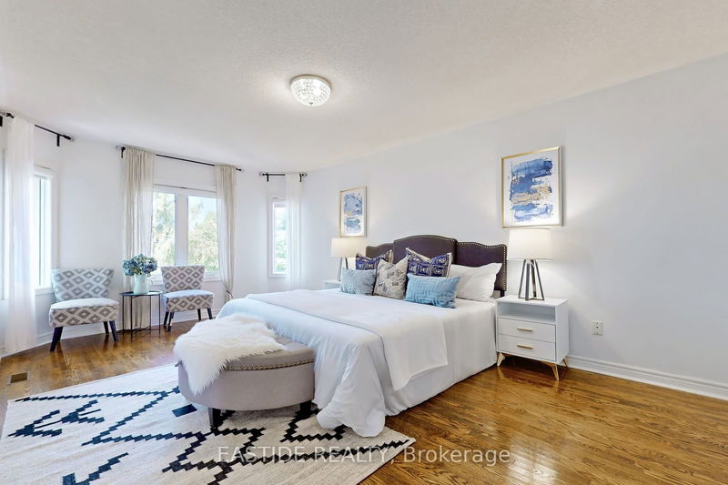 6 Taos Crt  Richmond Hill, L4C 0G5 | Image 12