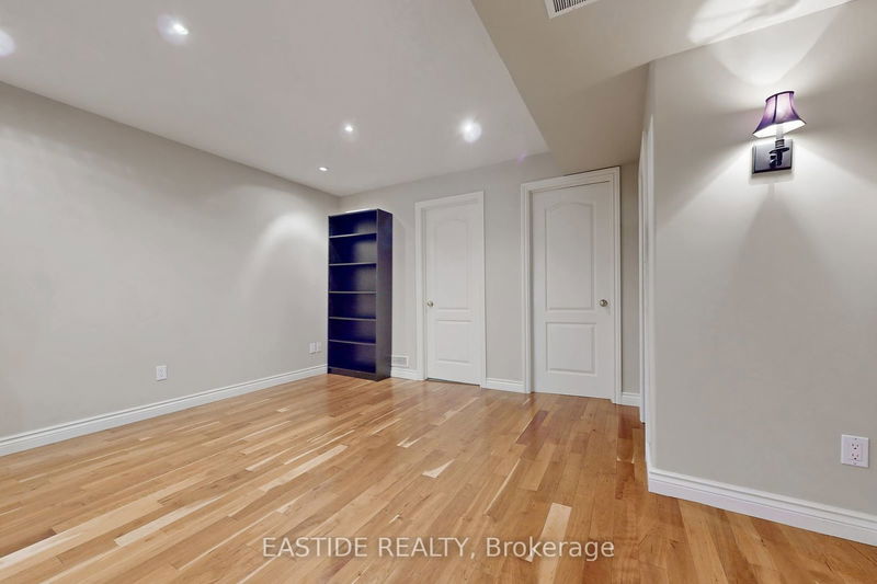 6 Taos Crt  Richmond Hill, L4C 0G5 | Image 26