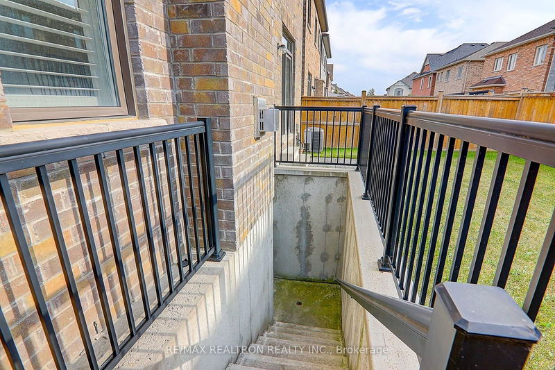 71 Collier Cres  Markham, L6E 0E7 | Image 40