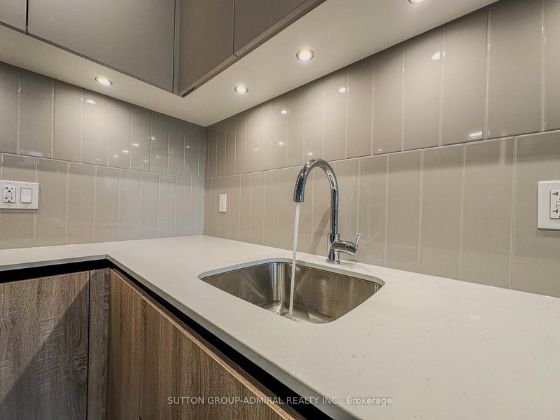 307 - 8 Beverley Glen Blvd, Vaughan, L4J 0L5 | Image 3