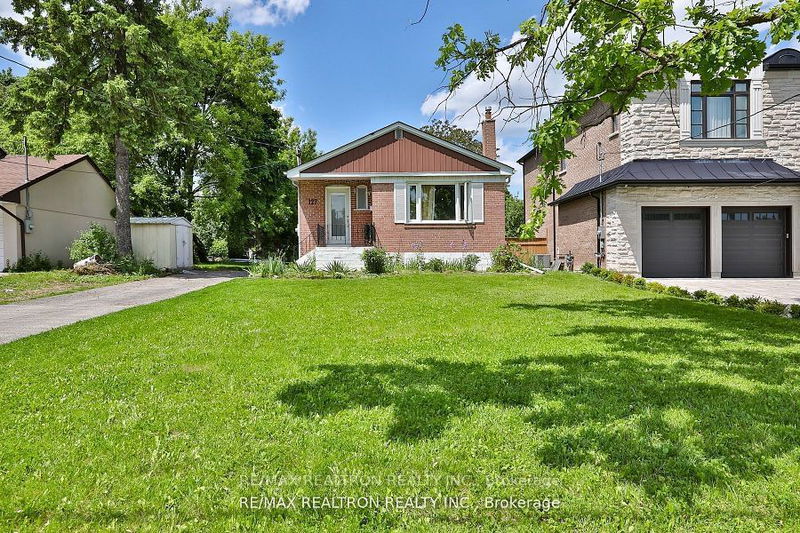 127 Harding Blvd  Richmond Hill, L4C 1S9 | Image 2