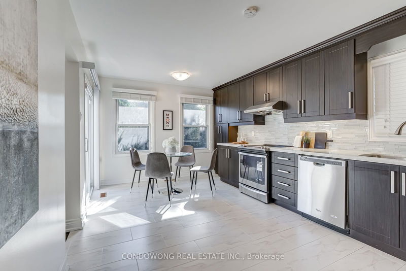 92 Houseman Cres  Richmond Hill, L4C 7S6 | Image 11