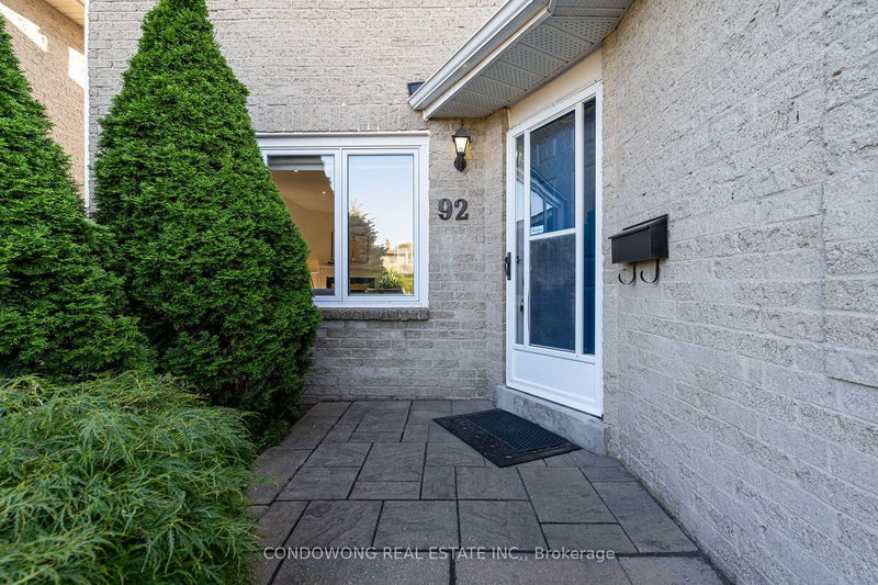 92 Houseman Cres  Richmond Hill, L4C 7S6 | Image 4