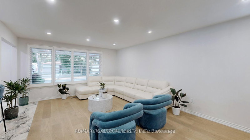 373 Becker Rd, Richmond Hill, L4C 2S3 | Image 3