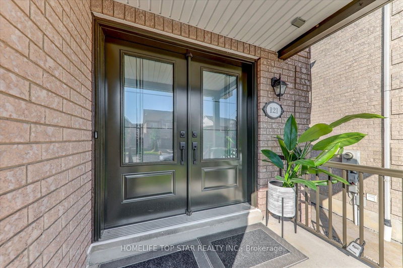 121 Casabel Dr  Vaughan, L6A 3L3 | Image 2