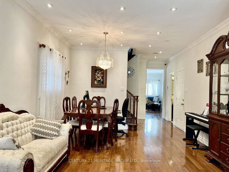 8 Picnic St  Richmond Hill, L4E 5C3 | Image 4