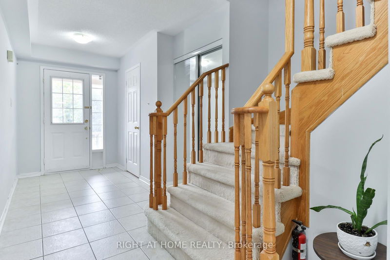 761 Joe Persechini Dr  Newmarket, L3X 2S6 | Image 11