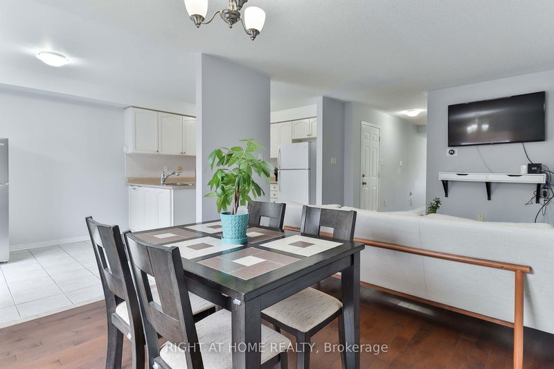 761 Joe Persechini Dr  Newmarket, L3X 2S6 | Image 25