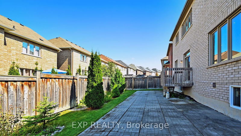 955 Ernest cousins Circ  Newmarket, L3X 0B7 | Image 31