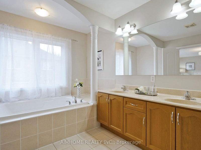 98 Ames Cres  Aurora, L4G 0C3 | Image 28