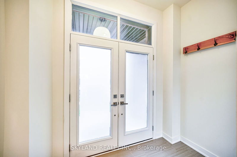 105 Anchusa Dr  Richmond Hill, L4C 6W3 | Image 5