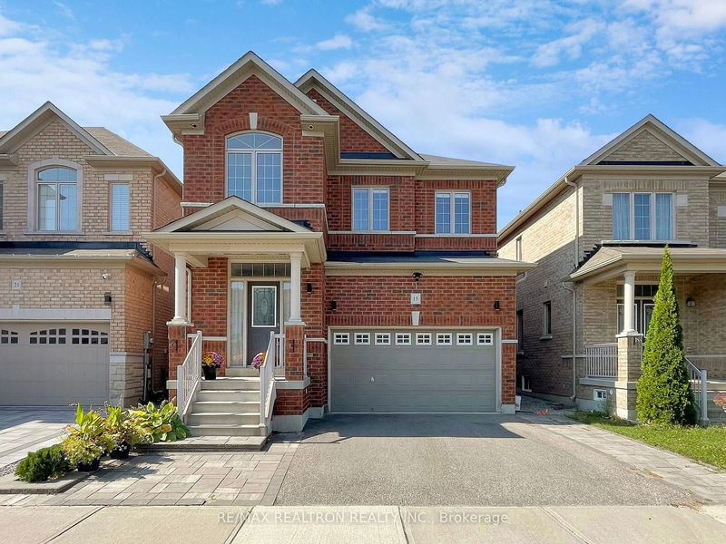 15 Juglans Cres  Whitchurch-Stouffville, L4A 1S5 | Image 1