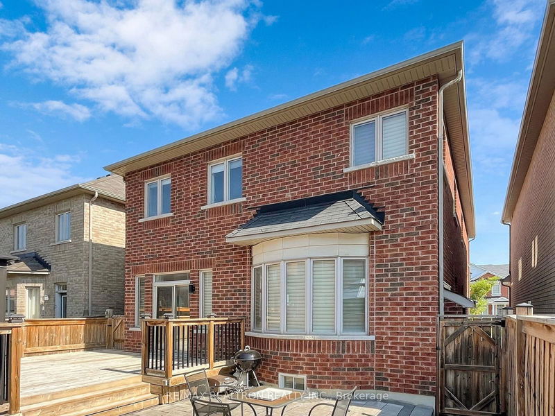 15 Juglans Cres  Whitchurch-Stouffville, L4A 1S5 | Image 32