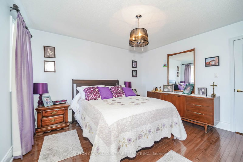 189 Baywell Cres  Aurora, L4G 7M8 | Image 13