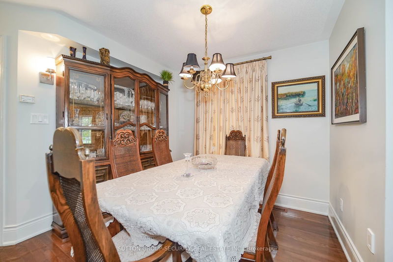 189 Baywell Cres  Aurora, L4G 7M8 | Image 7