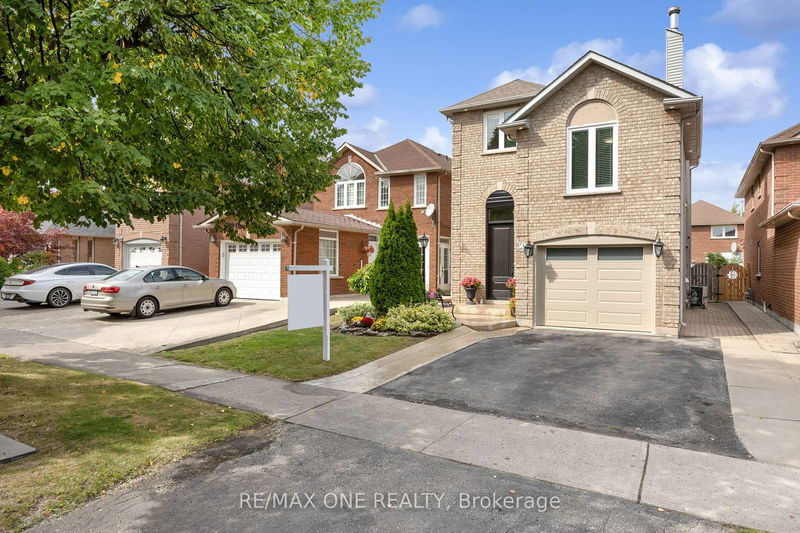 30 Elmpark Crt  Richmond Hill, L4C 9T8 | Image 1