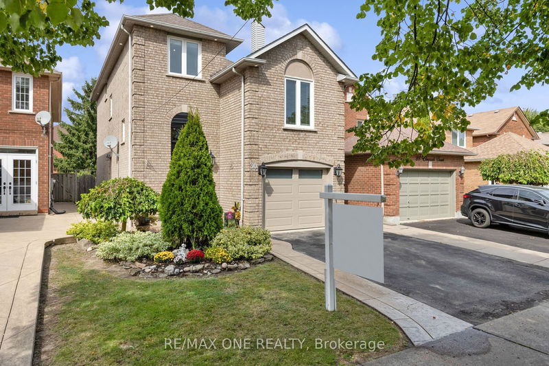 30 Elmpark Crt  Richmond Hill, L4C 9T8 | Image 2