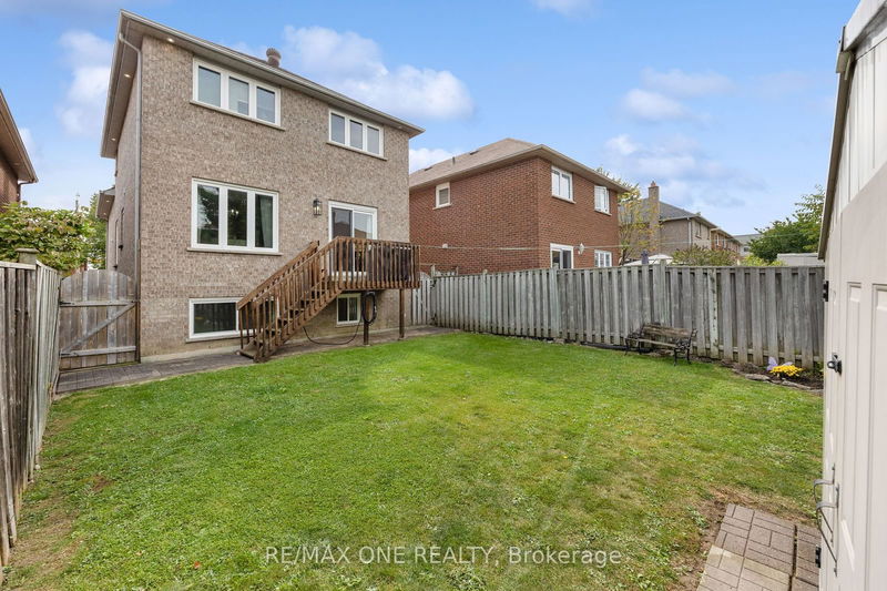 30 Elmpark Crt  Richmond Hill, L4C 9T8 | Image 33