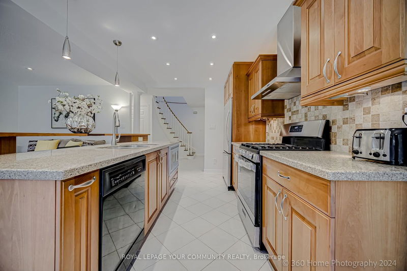 53 Marsh St  Richmond Hill, L4C 7R6 | Image 13