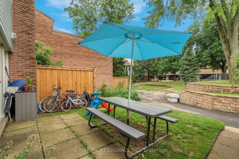 232 Milestone Cres  Aurora, L4C 3M2 | Image 30