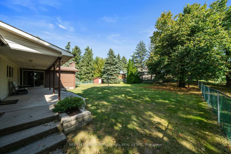 27 Noblewood Dr  King, L0G 1N0 | Image 3