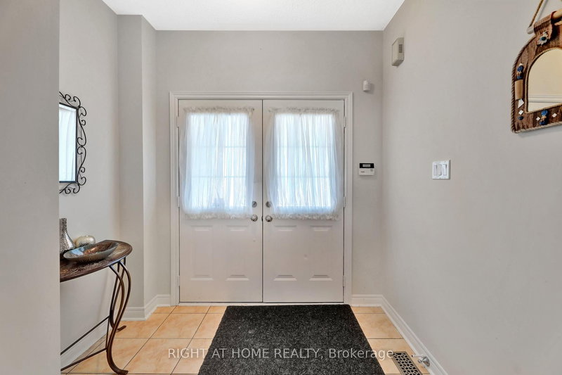 62 Martini Dr, Richmond Hill, L4S 2T7 | Image 2
